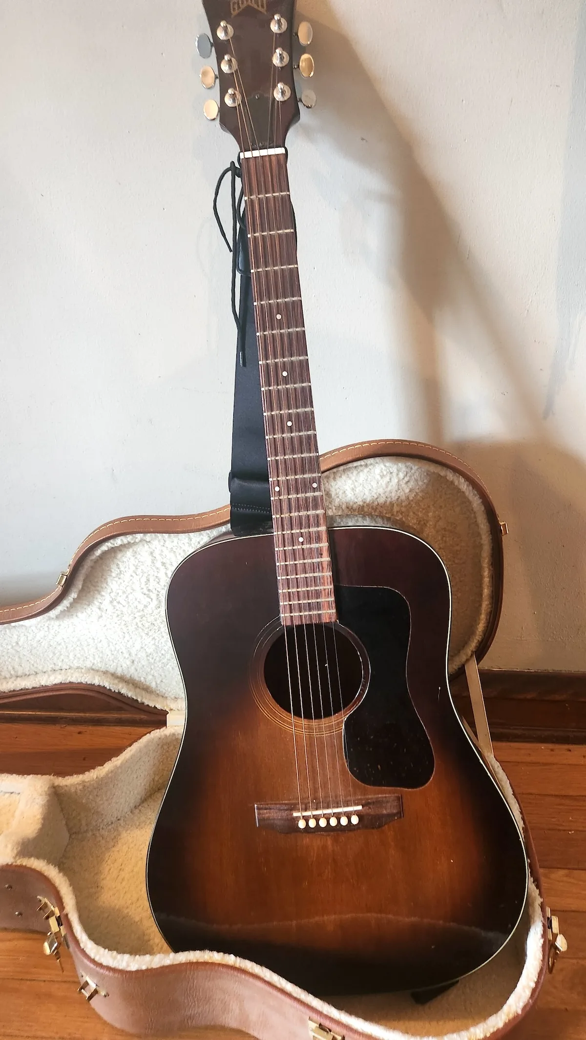 Jonathan's guitar Jonathan's vintage guitar